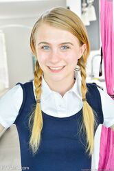Вот сучка, опять забыла трусики одеть,!