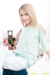 Дырочка узкая. Молодец, не обманула