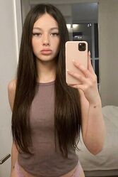 Она очень любит фотографироваться