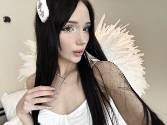 Хикки Майра фотографируется дома в нижнем белье