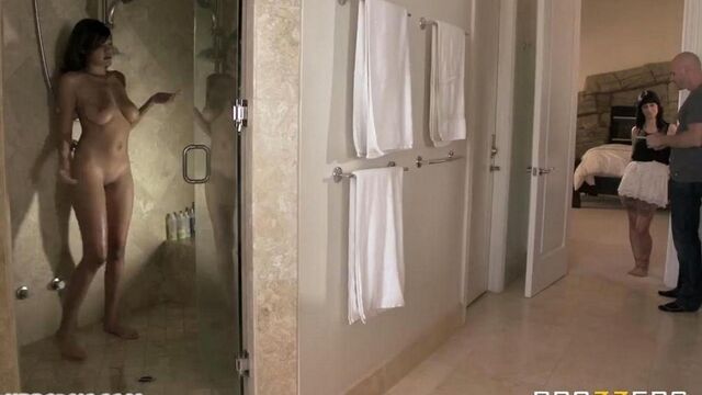 Джонни Синс грубо поимел девушку в спальне
