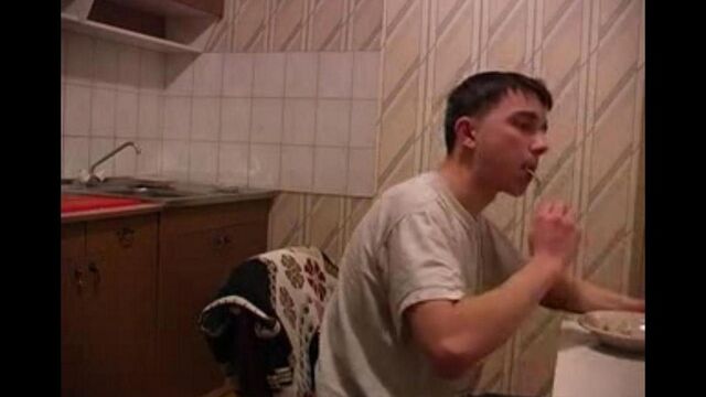 Изнасиловал маму на кухне, круче чем просто инцест