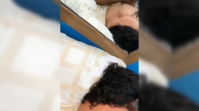 Mi tia cogiendo de ladito
