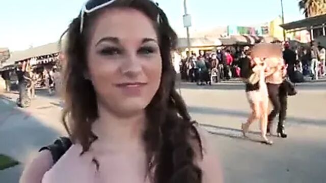 YOUNG GIRL FUCKS OLDER GUY