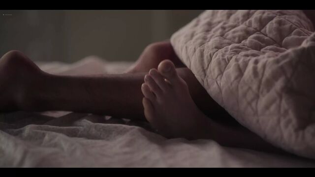 Emily Alyn Lind. Whitney Peak - ''Gossip Girl'' S1E01