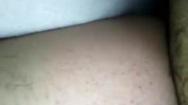 Dormindo peluda sem calcinha
