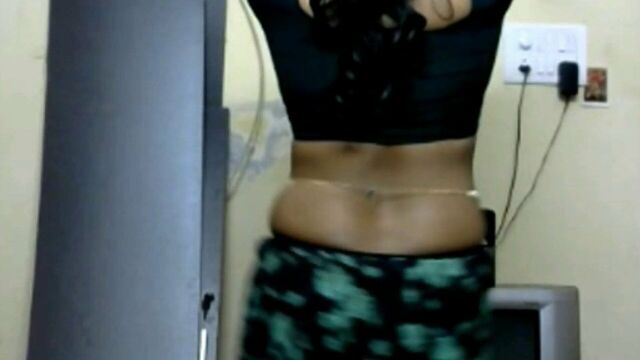 KRITHI CD SAREE NAVEL TEASE with Belly Chain & HIP SHAKES