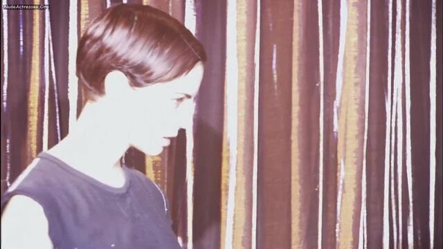 Миа Киршнер (Mia Kirshner nude scenes in "The L Word" s2 e12 2005)