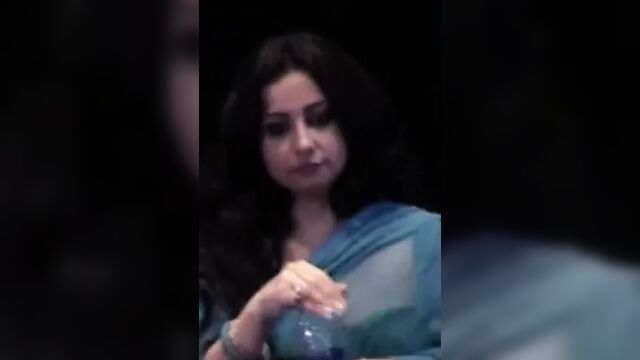 divya dutta showing her big boobs in public
