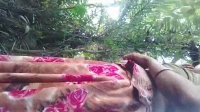 JUNGLE ME BENGALI DESI BOUDI FUCKED IN BF. HER
