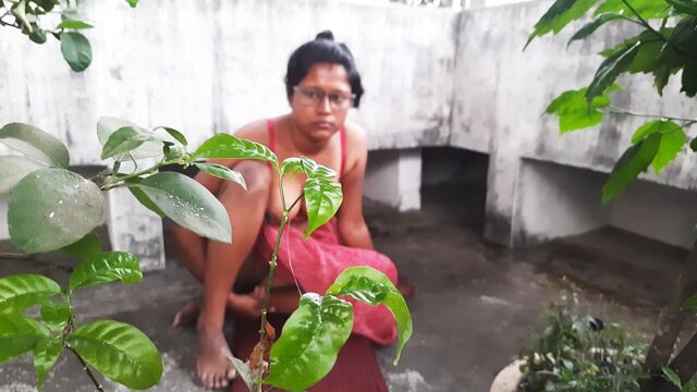 Desi Bengali Boudi in Saree Fucked at Outdoor