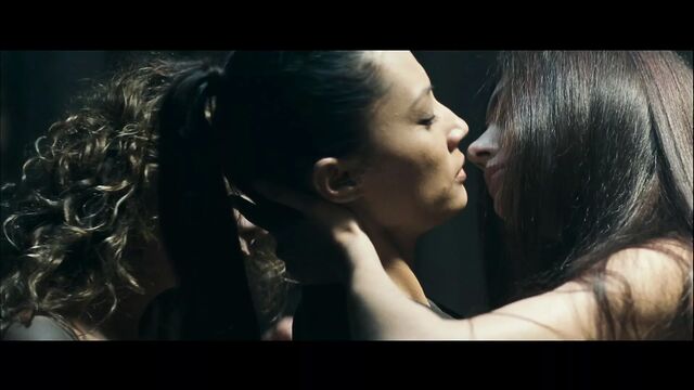 Return to House on Haunted Hill, Alternate Lesbian Scene