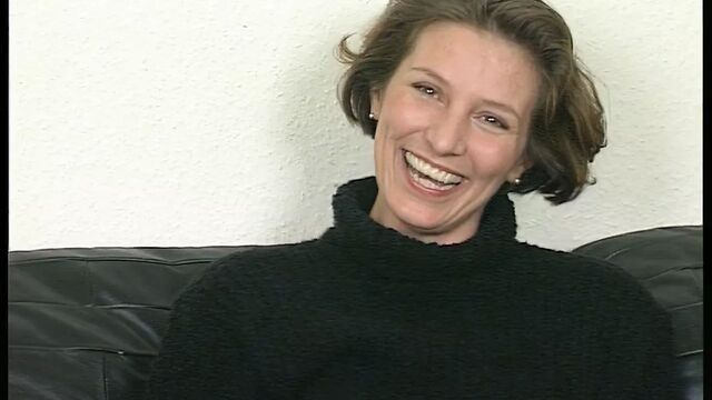 Auf der Pornocouch erst mal richtig gefickt