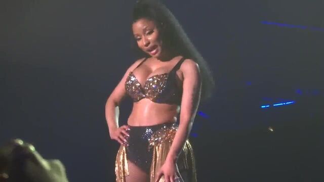 Nicki Minaj - Anaconda (Live) Paris, Zenith (26.03.2015)