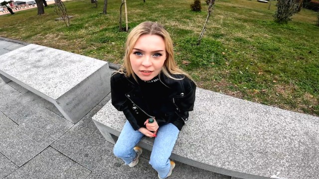 Спорим мой член в твоем ротике через три минуты будет!
