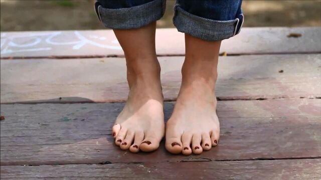 Kristen Bell lovely feet