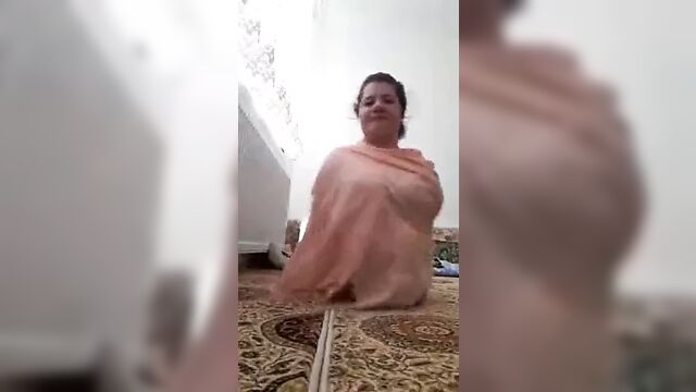 Nude limbless woman