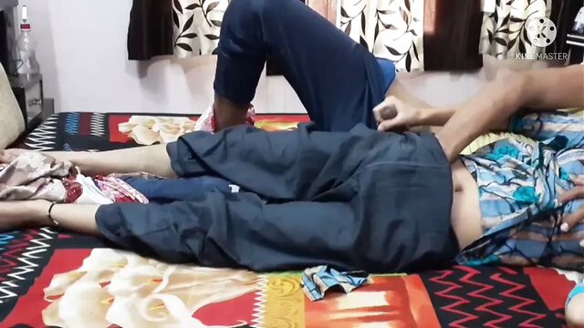 Choti sali ko akele pakr chod diya , room me akeli soi hui t