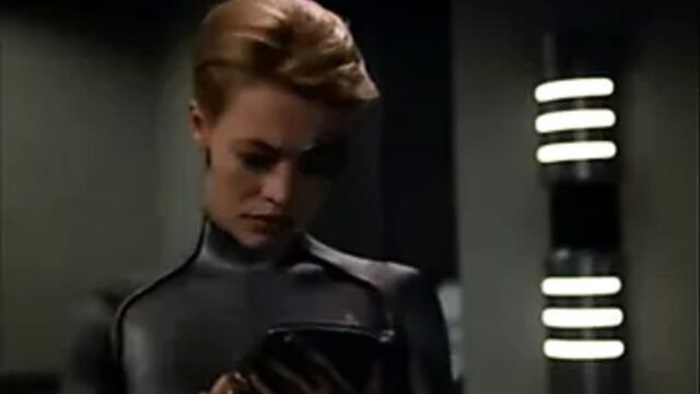 Star Trek: Voyager - Seven of Nine wants to try sex