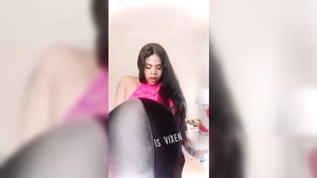 Ts vixen rain getting a blowjob