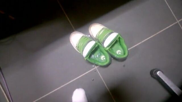 Brincadeira gostosa com tenis Osiris