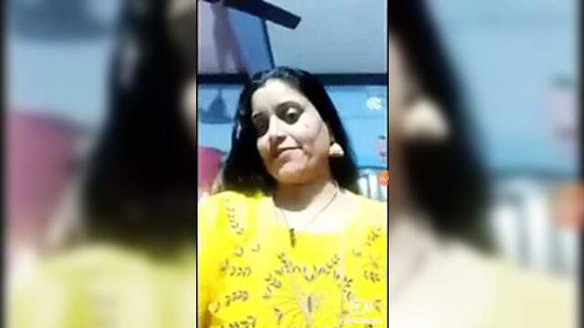 Facebookhot, aunty HEMA shows her nude body in Facebook call