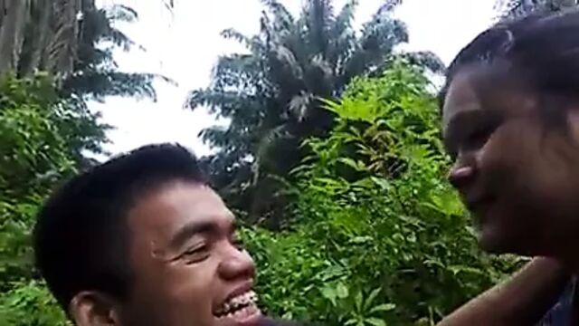 Cipokan di kebun sama pacar tersayang