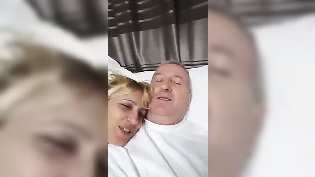 Kurva qihet me lek