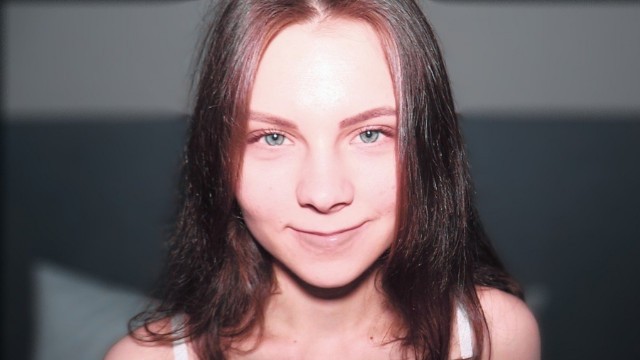 А знаете, сколько хуев я своим ротиком уже пересосала!