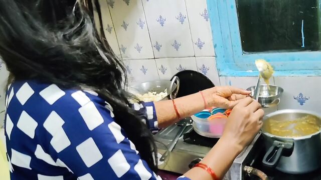 Indian bhabhi cooking in kitchen and fucking brother-in-law