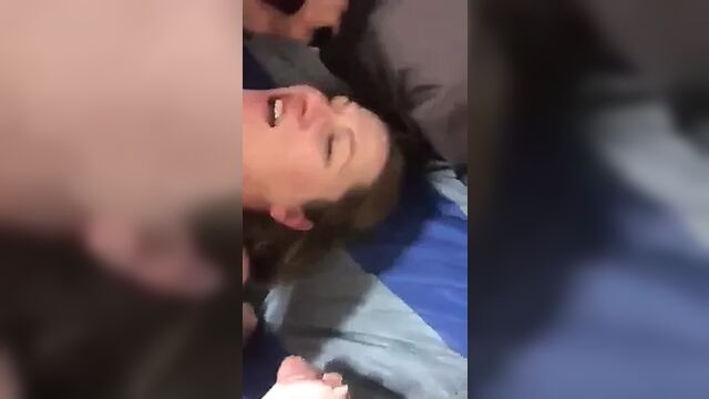 Karisini Siktiren koca