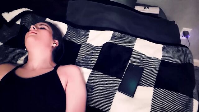 My buddy's daughter let's me watch her masturbate until she cums