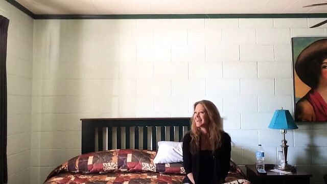 Cheating MILF HOOK UP