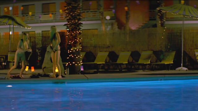Amanda Seyfried and Amber Heard - ''Alpha Dog''