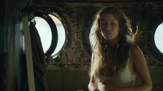 Irina Starshenbaum - Chyornaya voda (2017) Sex Scene