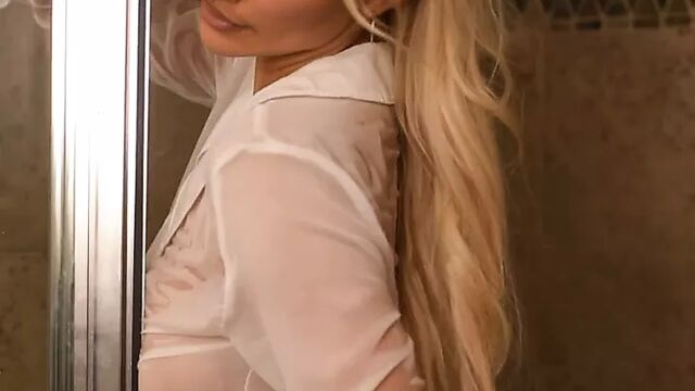 Lindsey Pelas onlyfans nude video