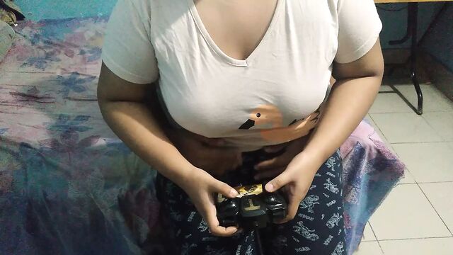 (Aysha) Didi Game khel sikhate samay Bhai ke Lund par Chudai aur khel khel rahe hain - Family Stroke