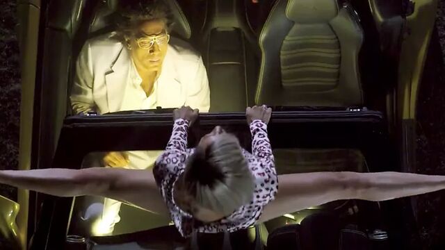 Cameron Diaz Humping the car