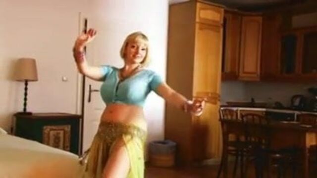 Bellydance striptease