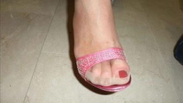 Pics her legs and feet in stockings!!!!!