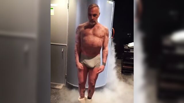 bulto Gianluca Vacchi