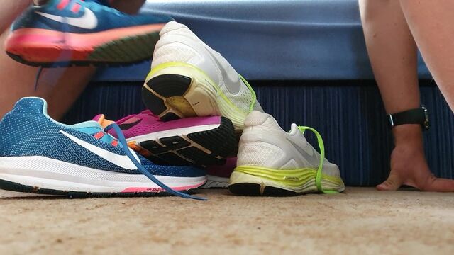 Girl's Nike sneakers well cummed
