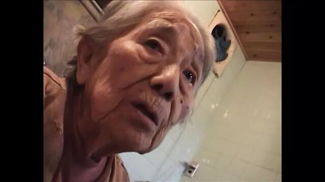 Very old wrinkly lady