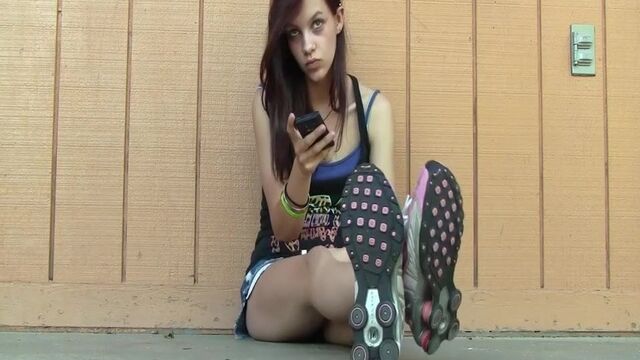 Jessi in Nike Shox shoeplay sneakerplay