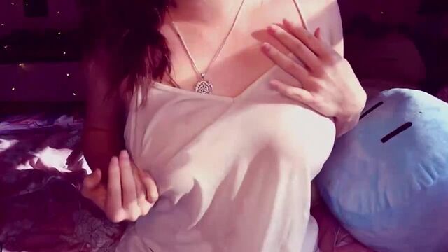 Слив видео 18+ AFTYNROSE ASMR WET T-SHIRT CHEEKY SPRAY VIDEO стриптиз эротика девушки соло слив