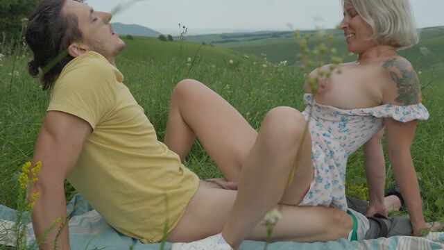 Ну очень романтический момент