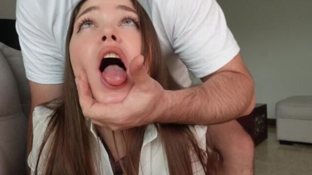 А хочешь еще и в рот выебу?