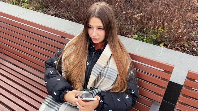 Сейчас лопнет от желания, если никто не вставит