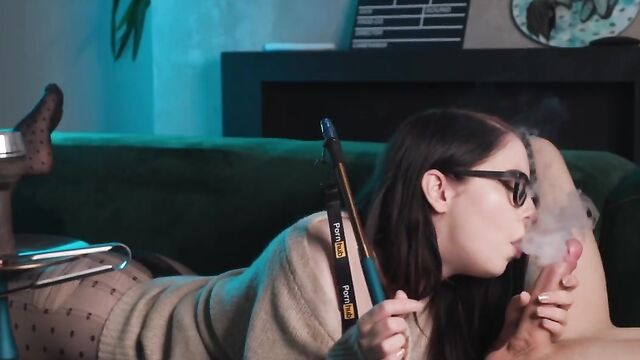 Убери свой кальян, ты же хуй сосешь!