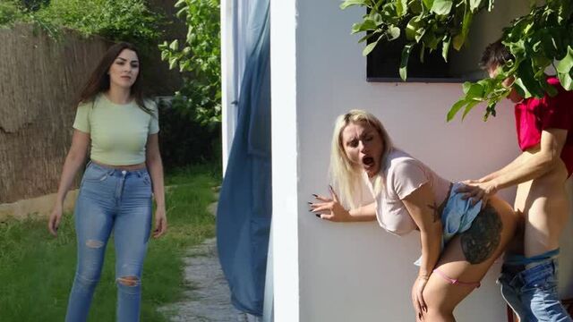 В подворотне только шлюх ебут